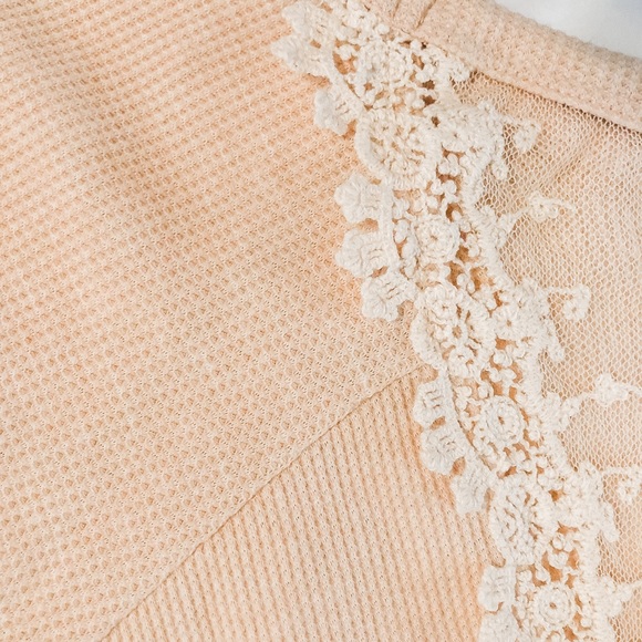 🎉HP🎉 Waffle Knit Lace Back Thermal Top - Picture 10 of 13